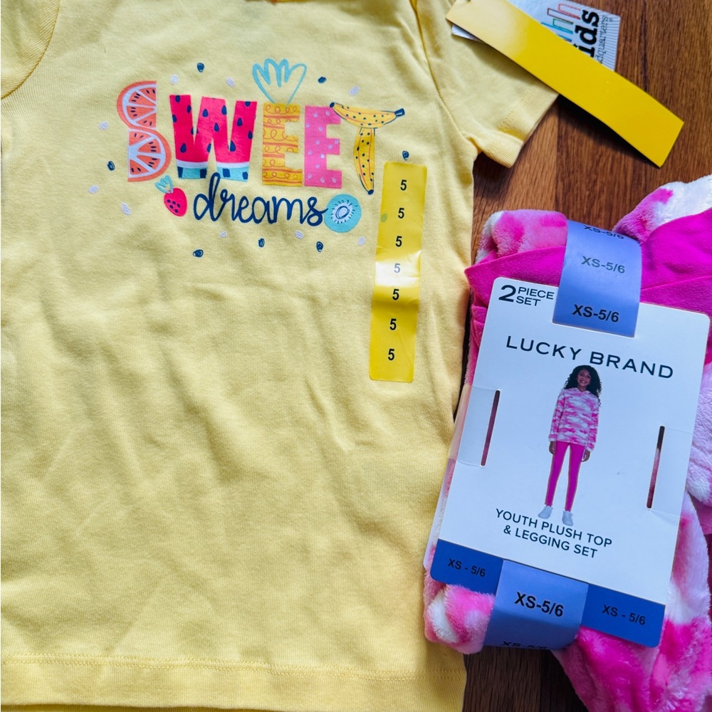 Girls short sleeve t and plush top and legging set 5T